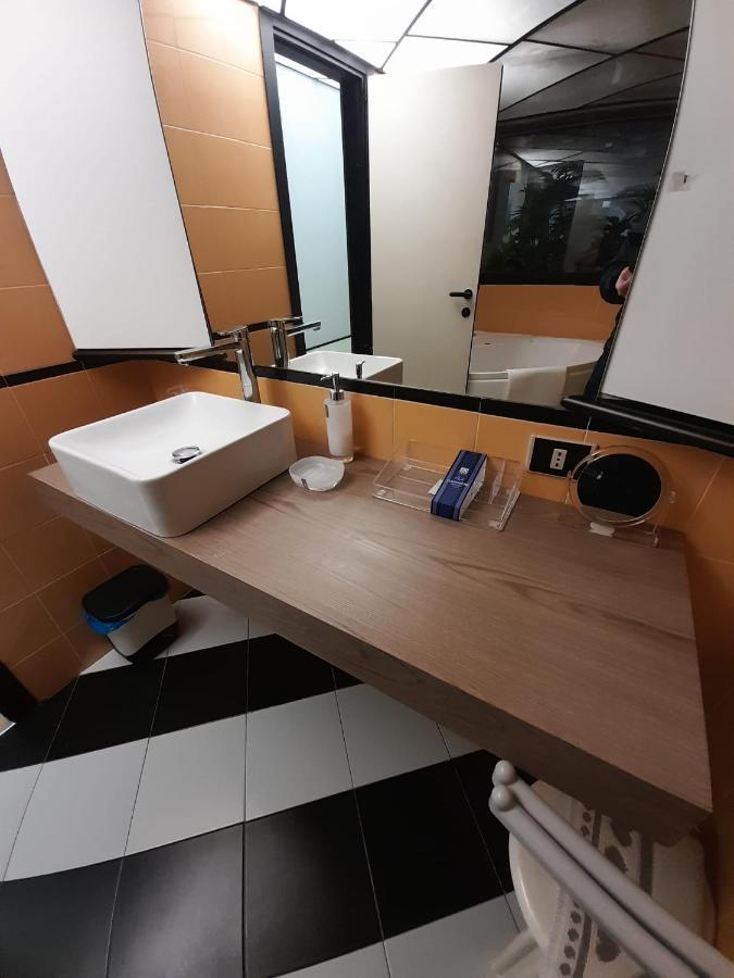Corte Lambruschini Central Apartment With Free Covered Parking Genoa Bagian luar foto